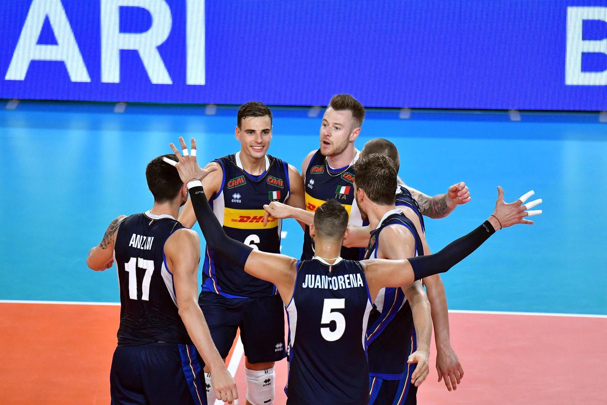 ItaliaTeam_it's tweet photo. 💙 #ItaliaTeam da impazzireeee 💙

Nel torneo di Bari gli azzurri superano la Serbia 3-0 e si qualificano alle Olimpiadi di #Tokyo2020! 🏐

RT e tutti in Giappone!

#FIVBOQT #RoadtoTokyo @Federvolley https://t.co/jQhVm7NVME