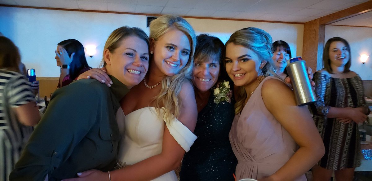vtrosu's tweet photo. Best wedding ladies to hang with. https://t.co/pz9OuThm0p