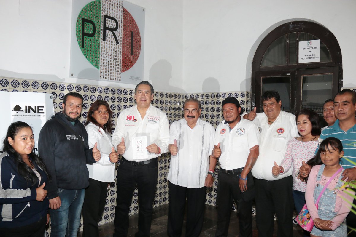 Leobardo Soto (<a href="/leobardosoto/">Leobardo Soto</a>), líder de (<a href="/CTMPuebla/">CTM_FTPuebla</a>) acompañado de simpatizantes y militantes acude a emitir su voto a favor de la libertad del PRI (<a href="/PRIdePUEBLA/">CDE PRI Puebla</a>) por la fórmula ganadora <a href="/alitomorenoc/">Alejandro Moreno</a> y <a href="/caroviggiano/">Carolina Viggiano</a>