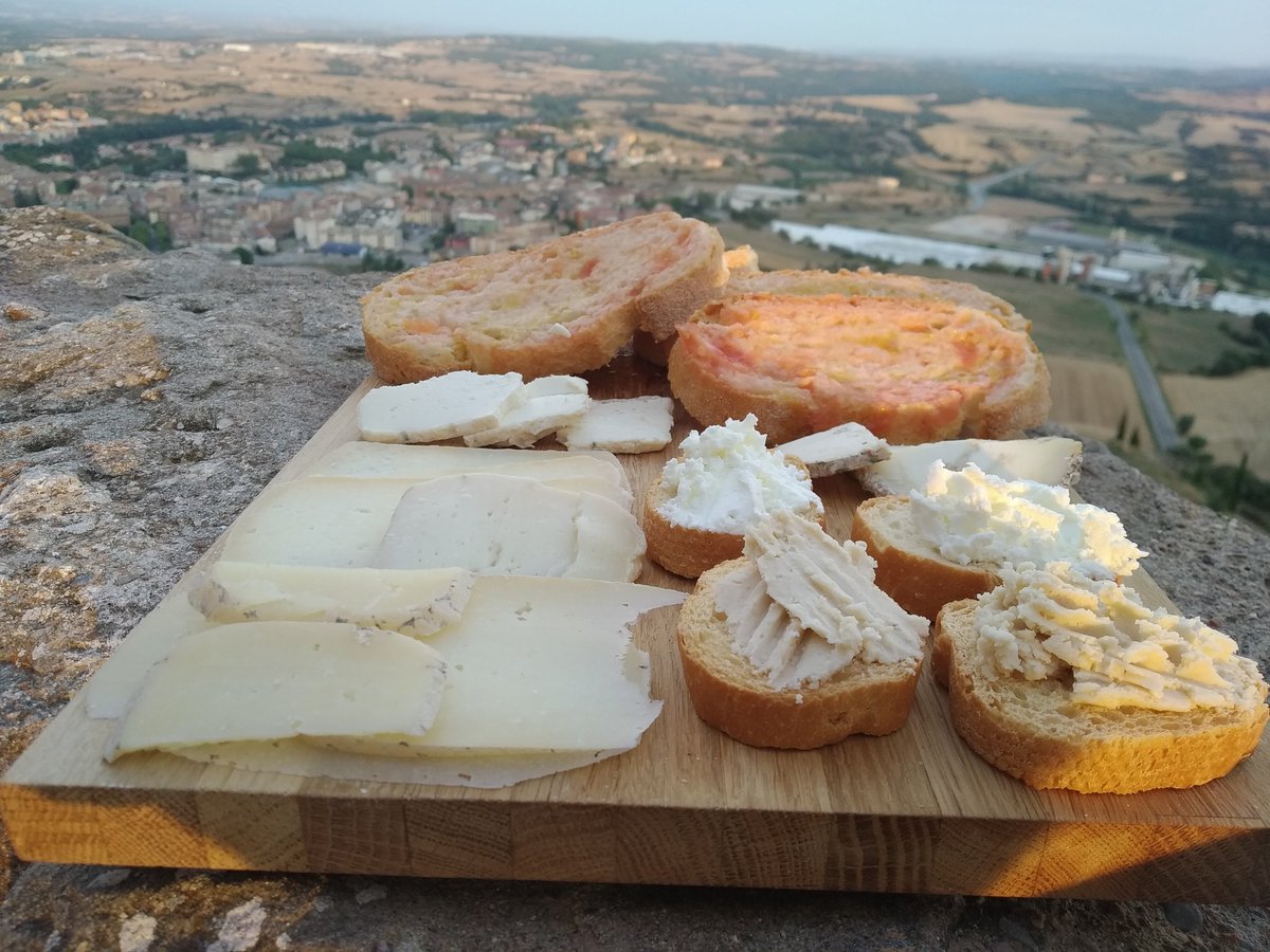 JSendarrubias's tweet photo. DIUMENGES D’AGOST!! 🍷🍽 #caravanaderiuverd
#productedaqui
#solsonaturisme
#turismesolsones
#territoridemasies
#terradeprofit
#proximitat
#agriculturasocial
#labotiguetaderiuverd
#inserciolaboral
#femterritori
#solsonaexperience
#solsona
#solsonès
#Olius https://t.co/hnxcPV9xKA