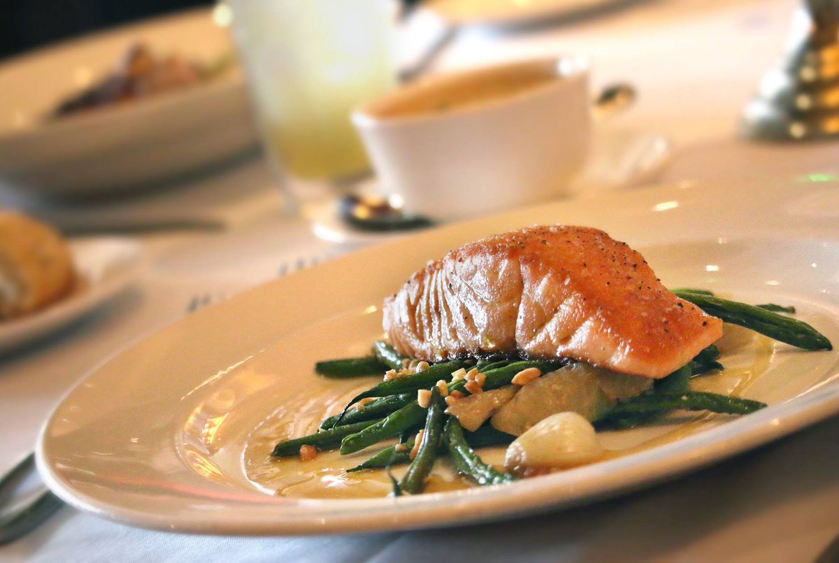 CHRestaurantWk's tweet photo. The Capital Grille is nationally acclaimed for their dry-aged steak selections, fresh seafood, and extensive, award-winning wine list, all presented with professional, attentive service in an atmosphere of relaxed elegance.  Join them now through Aug 16 during #CHRW. https://t.co/gW5NJd7s1Z