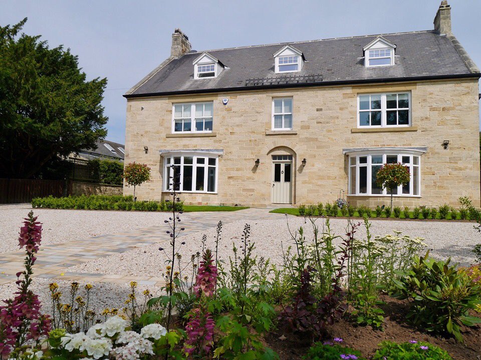 elmfieldgardens's tweet photo. #Sunshine in #countryHouse #garden @natural_paving #Fossestone &amp; @StonemarketUK #Trustone @mkmbs https://t.co/v9QvDZEUdR