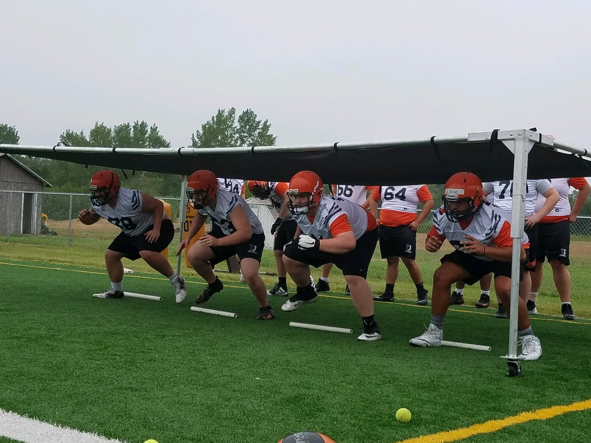 Coach_Challeen's tweet photo. Building a strong base with the OL!
#JimmiePride
#ChopAndCarry
#TakeTheLine
#WinTheAGap https://t.co/H2K4F98G74