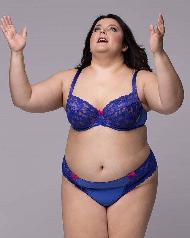 galantalala's tweet photo. Galanta Lala od kuchni, czyli jak wyglądam za każdym razem, kiedy w internecie wybucha kolejna draka o promowanie otyłości.
🙏
#plussize #plussizelingerie #polishlingerie #plussizefashion #fatshion #plussizepositive #bodypositive #plussizeandproud #pl… https://t.co/gDf4XbXPj3 https://t.co/W8mZa0sakp