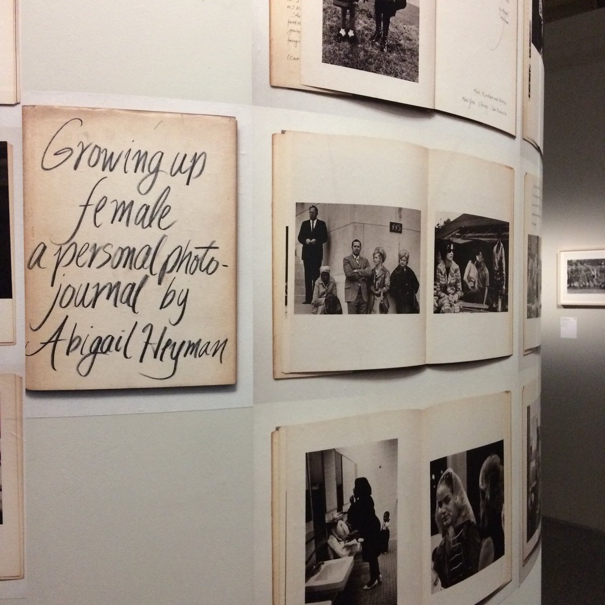 JohanneCasa's tweet photo. 5 expos qui interrogent le monde @rencontresarles 2019
#PhilippeChancel la planète en sursis
#MohamedBourouissa l’espace social
#EvangeliaKranioti le commerce ds hommes
#Arnold #Heyman #Meiselas la place ds femmes
#photobrut la folie créatrice
&de belles découvertes
50e réussie https://t.co/geh75cQOw7