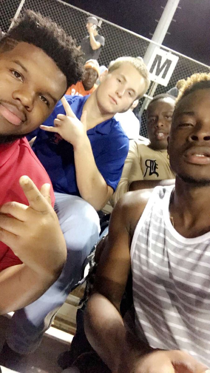 Tramezvalentin3's tweet image. So much pain I feel everyday since you’ve been gone. The pain is even greater today. Happy heavenly  21st birthday brother I love you🧡 #LLKB