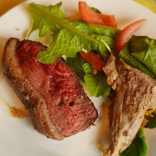 drfabiorieger's tweet photo. Belo almoço!!! Picanha, ovelha e salada!!! E família reunida!!! Bom domingo!!!
.
#drfabio #fabionacozinha #LCHF #lowcarb #lowcarbbrasil #lowcarbdiet #emagrecer #triboforte #food #paleo #lowcarbpaleo #musculação #entrandoemforma #meta #qualidadedevida #nu… https://t.co/cHhZbZCyyu https://t.co/tjynMGqRGh