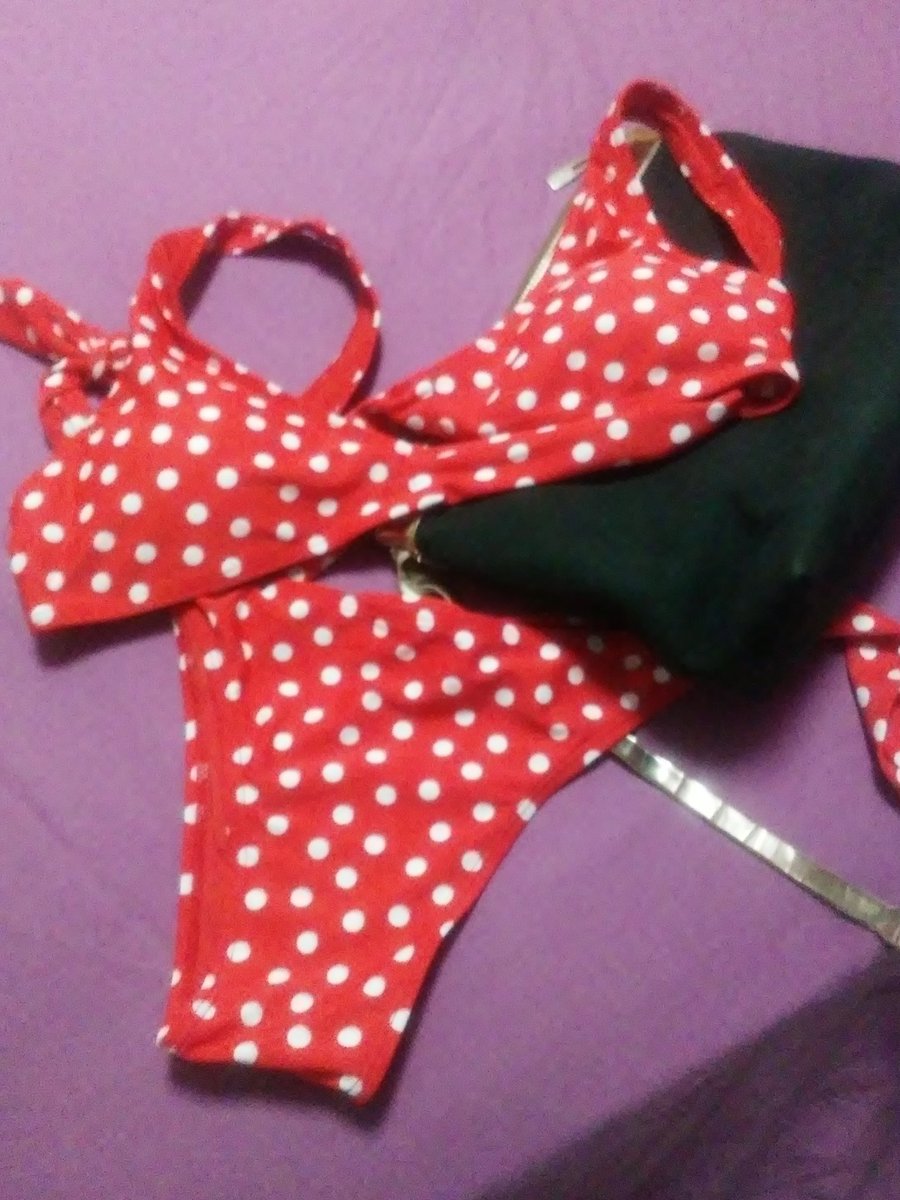 caoticaraquel's tweet photo. Ultimando preparativos, una duchita fresca y cap a Vilassar . Estoy in love con el bikini que me ha regalao @Afromarc86 , porqué el del año pasao no me sube de las rodillas😰😰. Me encanta...tan de flamenca del wasá...como me conoce el jodio #testimu #tuijo https://t.co/o3ogaVvTG1