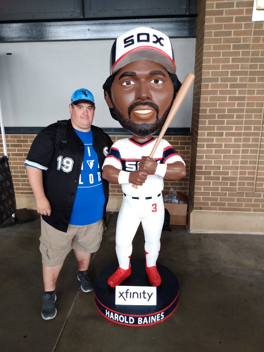 TheHoodChicago's tweet photo. This is awesome #WhiteSox #HaroldBainesDay #XfinityIsIn @whitesox https://t.co/81ft03moad
