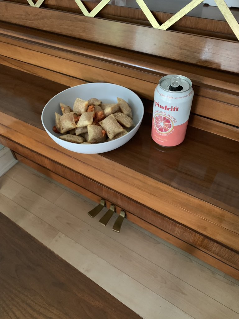 JustShaneReed's tweet photo. Sometimes, the piano has to be your table #pizzarollsftw https://t.co/tJfo2Zb4Kq