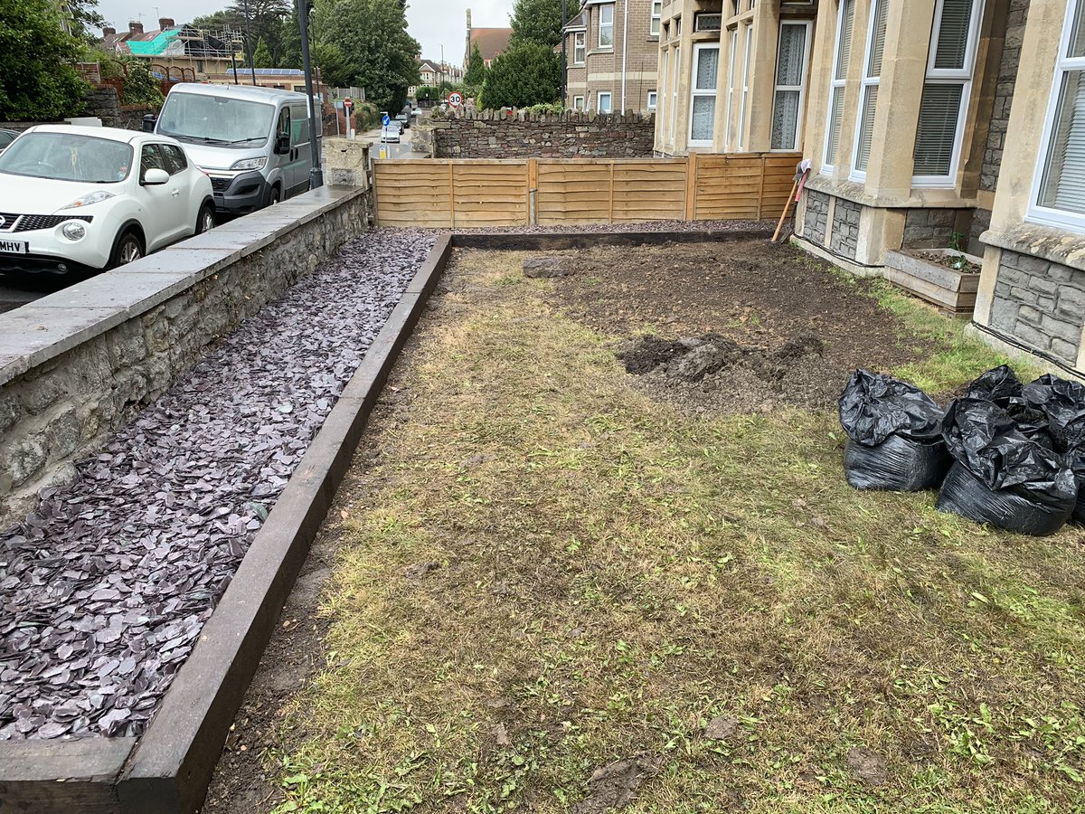 ChurchillGreen's tweet photo. A bit of home gardening and landscaping going on. Can’t seem to stop! A much cleaner look to the garden using reclaimed timbers. 🍃🌿 #greenspace https://t.co/4sytbPFlA9