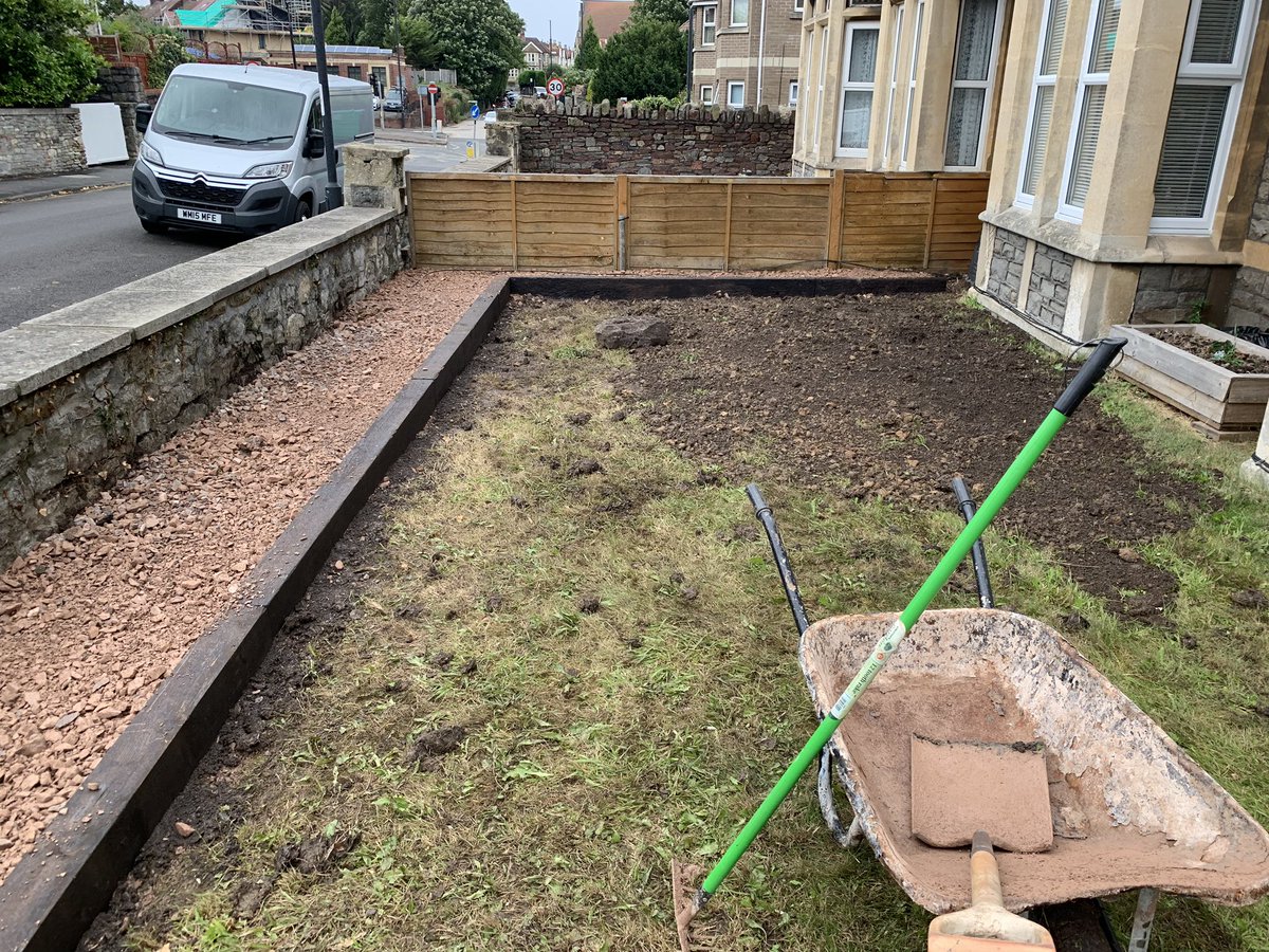 ChurchillGreen's tweet photo. A bit of home gardening and landscaping going on. Can’t seem to stop! A much cleaner look to the garden using reclaimed timbers. 🍃🌿 #greenspace https://t.co/4sytbPFlA9
