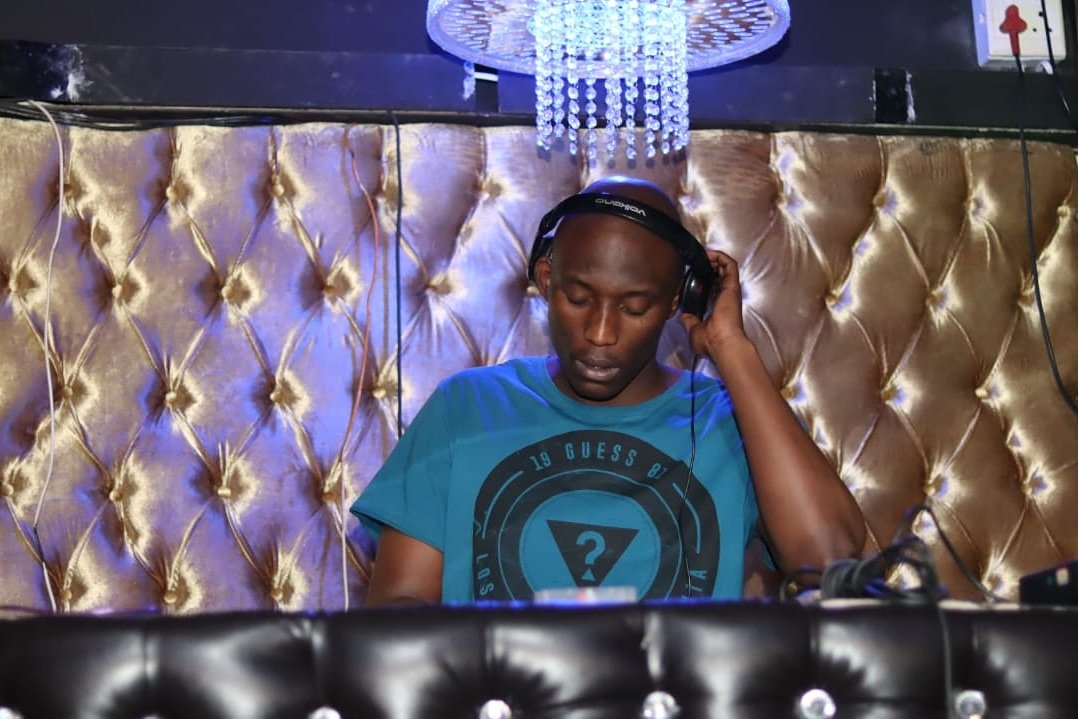 EbonyNightLife's tweet photo. #weekendvibes https://t.co/0G2vCvdf5L