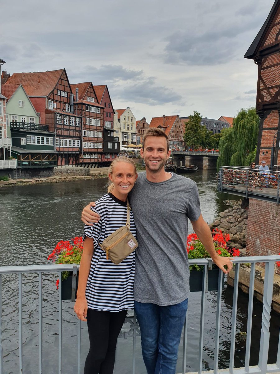 svg_lueneburg's tweet photo. Willkommen in Lüneburg, Welcome to Lüneburg! #LüneHüne @Durkster4 und seine Frau Mackynzie sind gut bei uns  angekommen! Die ersten Stunden wurden (natürlich) erstmal damit verbracht die Stadt zu erkunden! 👏🏻 https://t.co/zDJQLHE1oW