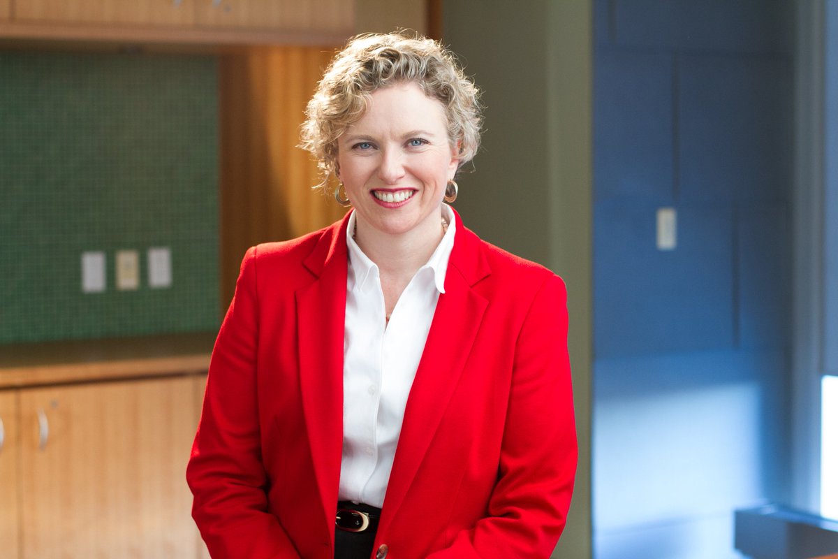 TheSocialCsuite's tweet photo. "I use social media as a rapid and omnipresent content-delivery system that helps me identify &amp; consume information, including health science research &amp; leadership/strategy advice." - @Hanigsberg, CEO of @hbkidshospital, in her awesome chapter for the forthcoming #SocialCEO book. https://t.co/qNeJSnQcTm