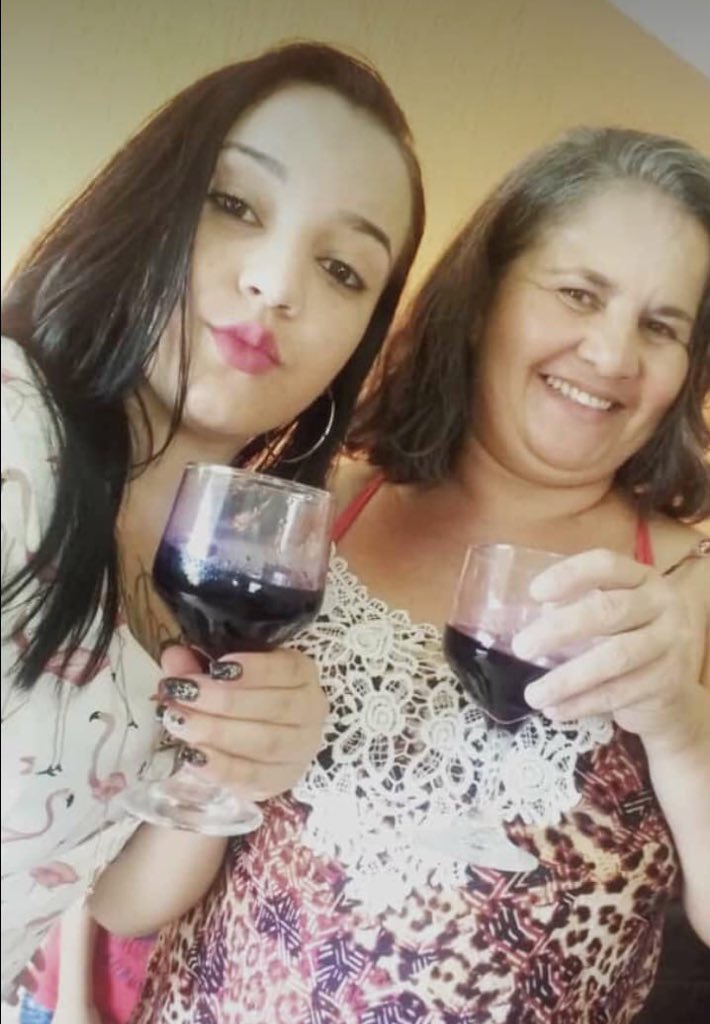 thasilaalais's tweet photo. Meus dois amor q foram pai e mãe pra mim amo vcs ❤️❤️❤️
#Rosimere❤️ #Andreya❤️ https://t.co/npdxoHEFOr
