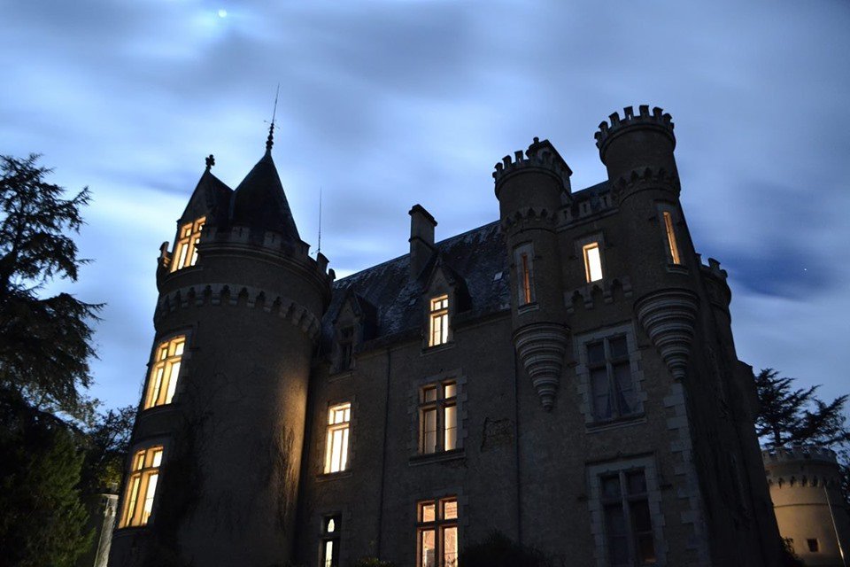 NuitdesChateaux's tweet photo. Vous aimez le paranormal ? Le @ChateauFougeret est fait pour vous, à découvrir le 19 octobre la @NuitdesChateaux ! 🏰👻
👉 https://t.co/VTPDKM2Fst 🌓
#château #fougeret #nuitdeschâteaux #NDC19 #Vienne86 #paysdufuturoscope #poitou #night https://t.co/xQYjfJPigk