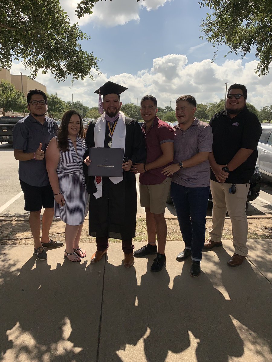 HillCityKnights's tweet image. A very special OPHIIIIIIIIIIIIII to our alumn 2 times over @ErickGarciaSp16 who graduated with his Masters in Architecture yesterday. Thank you for your tireless work for our colony, be blessed onto your journey brother! #AlphaLine #QU4D #HillCity #PVAMU