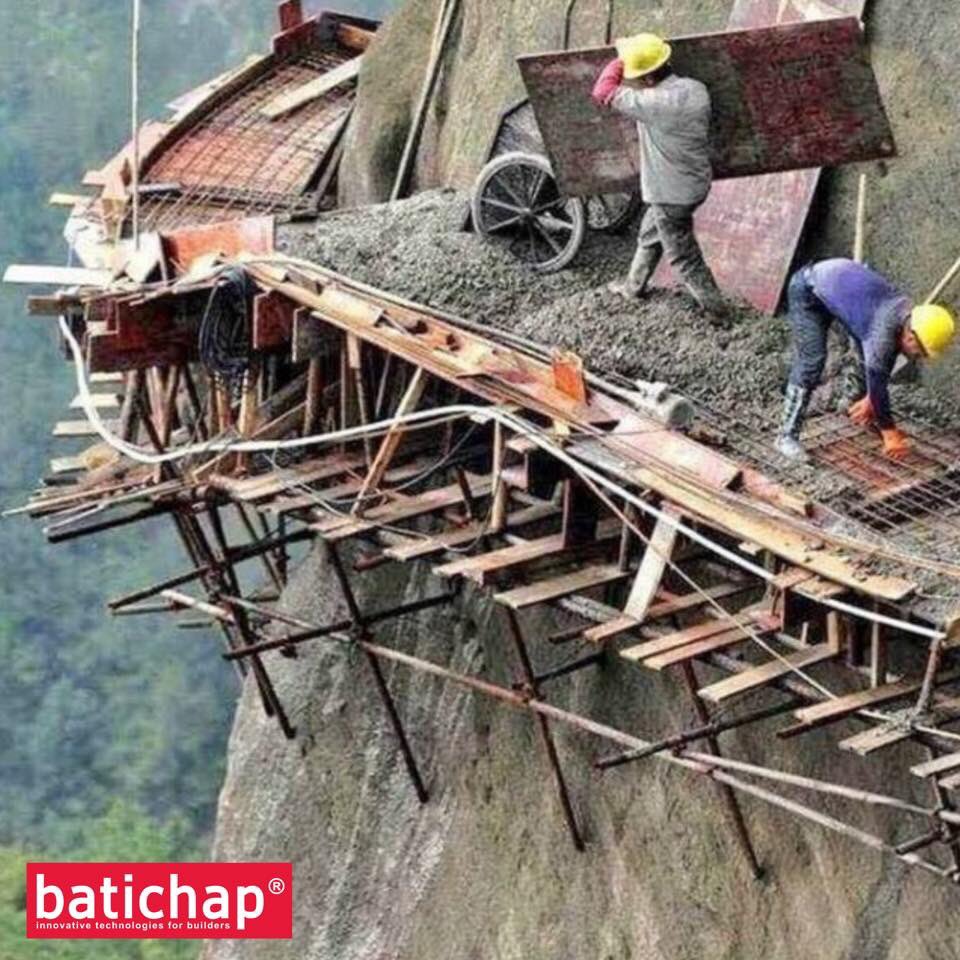 batichap's tweet photo. La sécurité sur vos chantiers était-elle à la hauteur ? 😱

Mise en sécurité des périphéries de chantier avec le SEKURIT®

Infos sur notre produit ➡️ https://t.co/q9GNtfK3gF

#Batichap👷‍♂️👷‍♀️ https://t.co/6StDmokhzH