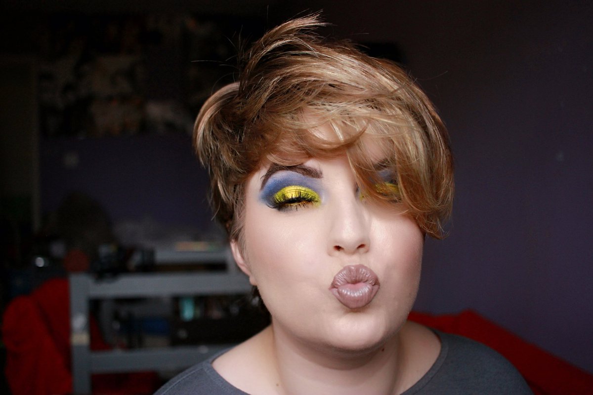 Littlelemonk's tweet photo. Twitter sees it first. @ABHcosmetics @norvina1 #dipbrow. @JeffreeStar #Jawbreaker palette shades #soaked #delicious. @MeltCosmetics #radioactivestack shades #xenon &#neon and #earthling lipstick. @LindaHallbergs happy crayon& #infinityglass. @mannymua733 #moonprismpower #mercury https://t.co/2dYNcDsbi3