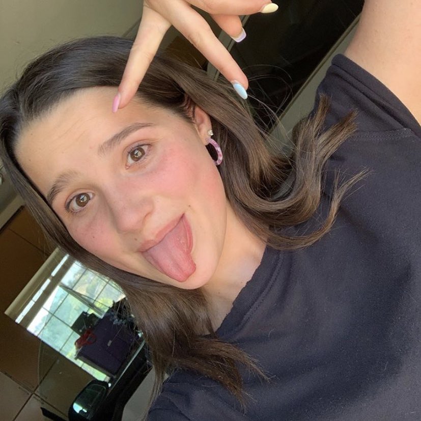 AnaStr4nger197's tweet photo. #ChoiceMusicWebStar @annieleblanc vote for this precious angel https://t.co/rzfwzZRtgd