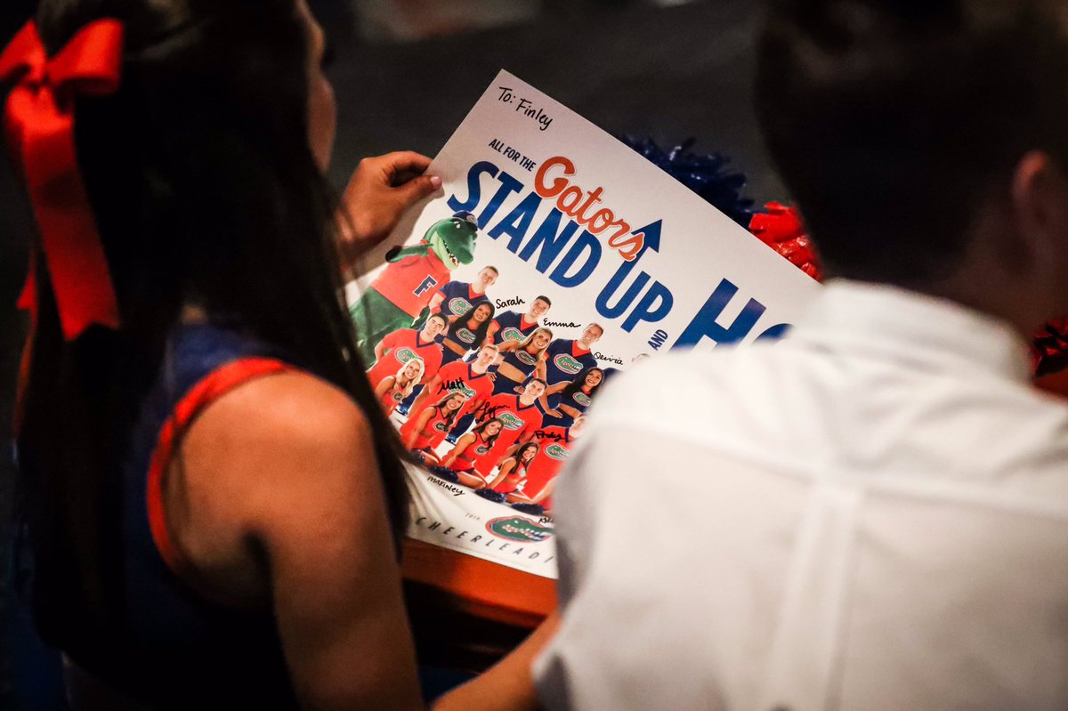 GatorsFB's tweet photo. 💯✍️😎
#GatorNation
#GatorsFanDay https://t.co/XhagV70FWo