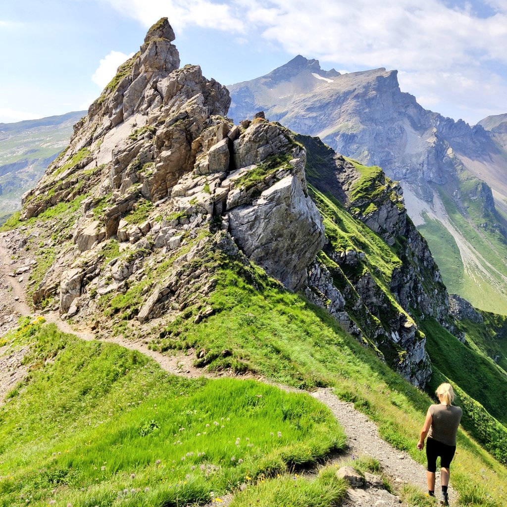 grbhr's tweet photo. Sonntagswanderung von #Liechtenstein der Grenze entlang auf den #Augstenberg, runter zur #PfälzerHütte und zurück nach #Malbun. Mehr Eindrücke auf Inster: https://t.co/OR7sY9W1Xc https://t.co/BBrvIHJRAb