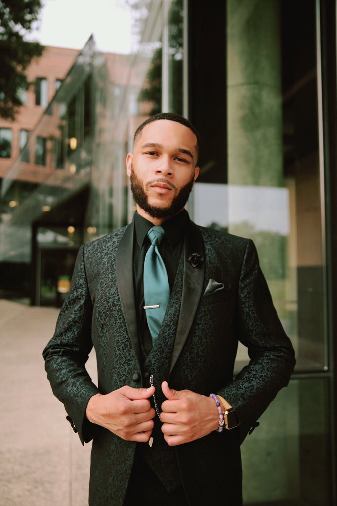 Faithneversight's tweet photo. 2005 Katrina took everything away. I had no idea one of the worse things to ever happen in my life would push me to be where I am today. Officially a Master of Architecture. Less than 2% of all architects in the world are black. So you know I have to get that license next.💪🏾👨🏾‍🎓 https://t.co/iHgnw02oom