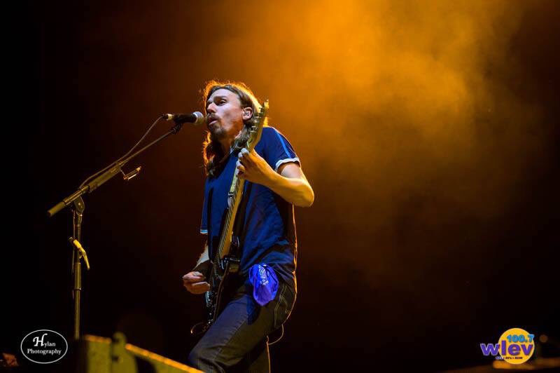 PhillPhillcom's tweet photo. Oh, hello gorgeous red guitar. @Phillips &amp; band at @Musikfest last night in Bethlehem, PA.
Photos: Haylan Photography for 100.7 WLEV radio. See more at: https://t.co/u0r3wK4BoF https://t.co/LoTJnSfq0B