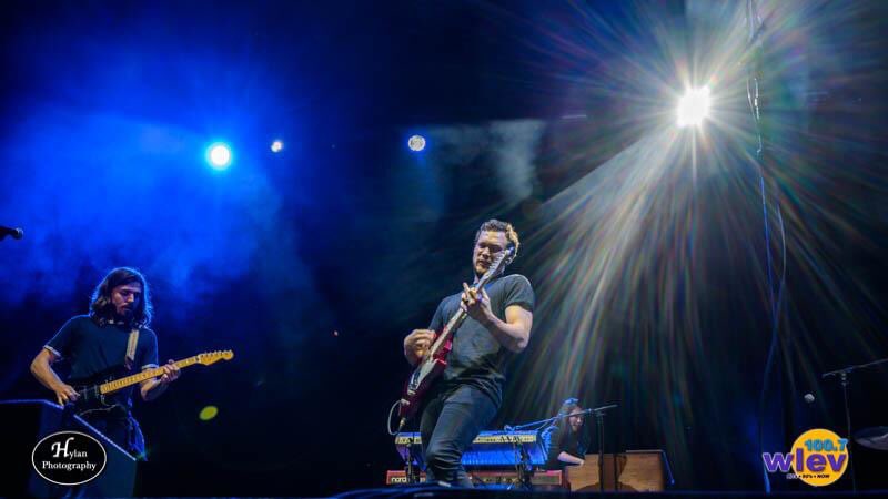 PhillPhillcom's tweet photo. Oh, hello gorgeous red guitar. @Phillips &amp; band at @Musikfest last night in Bethlehem, PA.
Photos: Haylan Photography for 100.7 WLEV radio. See more at: https://t.co/u0r3wK4BoF https://t.co/LoTJnSfq0B