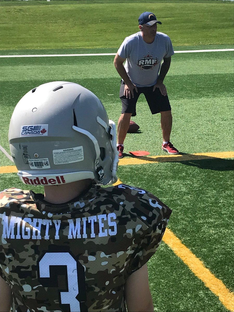 R_M_Football's tweet photo. Ball handling skills with Coach @CLatsReg. #MightyMites #KickOffCamp https://t.co/yeoX0LyhzF