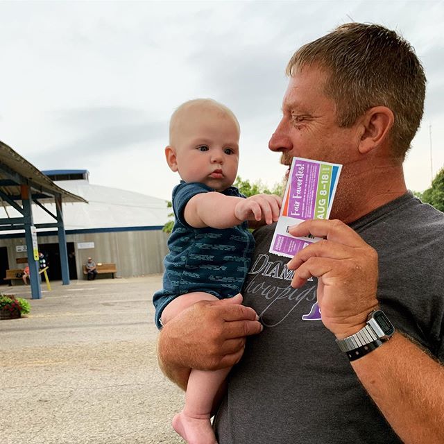 Diamondbshowpig's tweet photo. Gramps &amp; I have been talking... we love the fair &amp; want to share that with some of the #DiamondBShowTeam friends! To do that, we’ll give away a few pairs of tickets. Comment with your favorite fair memory to be entered to win! Drawing will be Monday nigh… https://t.co/B9nkeOKxef https://t.co/VxUYUxfoOQ