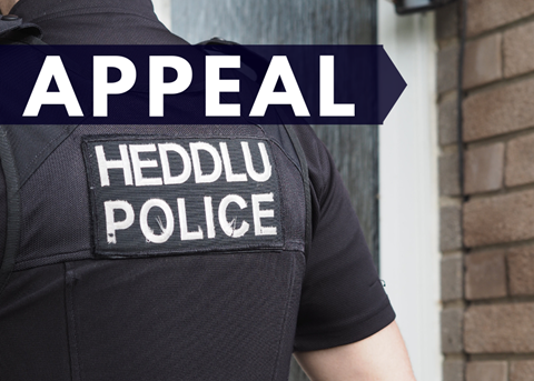 llanellionline's tweet photo. DYFED-Powys Police is appealing for witnesses to an incident at the traffic lights, Pemberton, Llanelli last night (10/08) at around 8pm. The incident is believed to have involved a number of people and caused traffic to come to a standstill.  #llanelli # https://t.co/23Q7H7N3yL https://t.co/98pA7T9W68