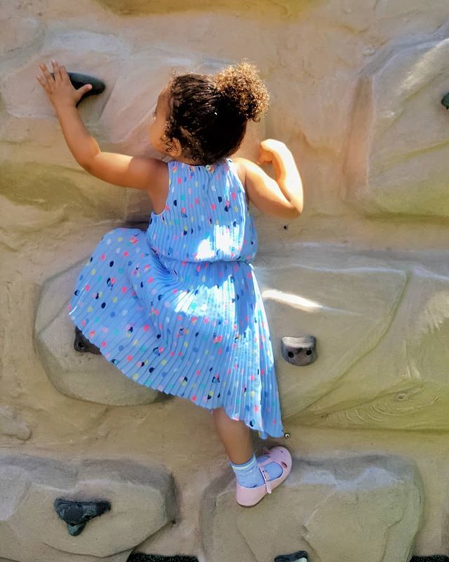 maximumbeth's tweet photo. Proof that you can be girly AND strong.
#girlsrule #girlsruletheworld #rockclimbing #strongandbeautiful #thisistwo #noratheexplorer #toddlers #toddlersofinstagram https://t.co/HxW1FDYUDm https://t.co/bvcInILYk5