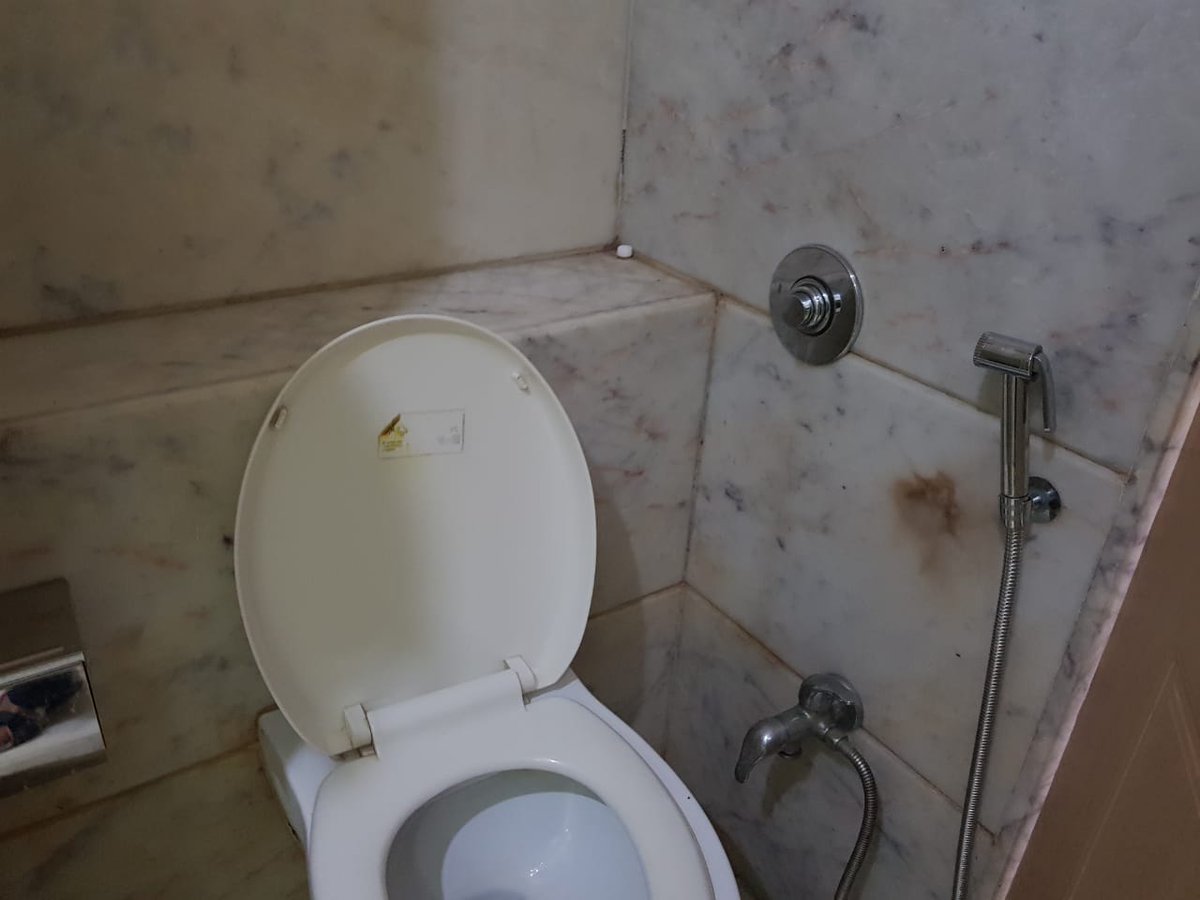 melferns83's tweet photo. @SanjayBhasin5
@vikalpsahni
@ashishkashyap

I need my money back !! very pathetic experience vacation turns into nightmare and left on the roads to find alternate hotel to stay !
Booked a 3 star Goibibo certified hotel on goibibo and it was Cheaplodge https://t.co/LzMIDSxs5Y