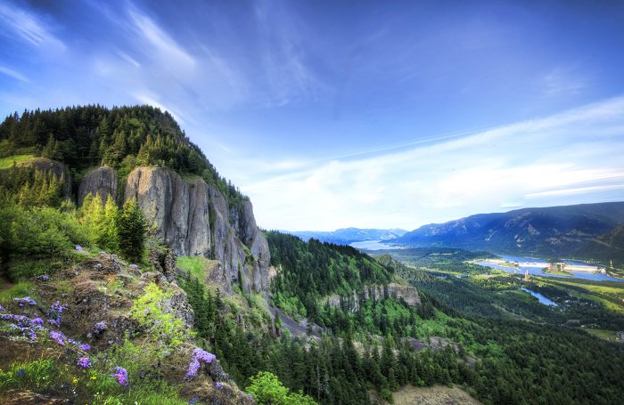 Use #VanWA as your hub and discover these day trip destinations in any direction! ⛰️🚗🏖️ bit.ly/2OM6YLT #DiscoverVanUSA