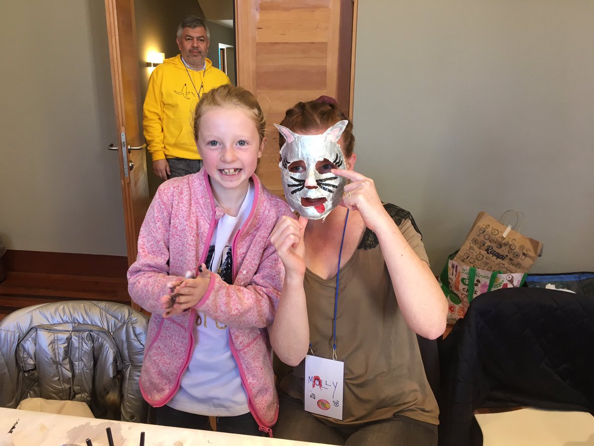MollyBoys's tweet photo. Taller de máscaras 🎭 #MindCamp https://t.co/QfyOCsmtDv