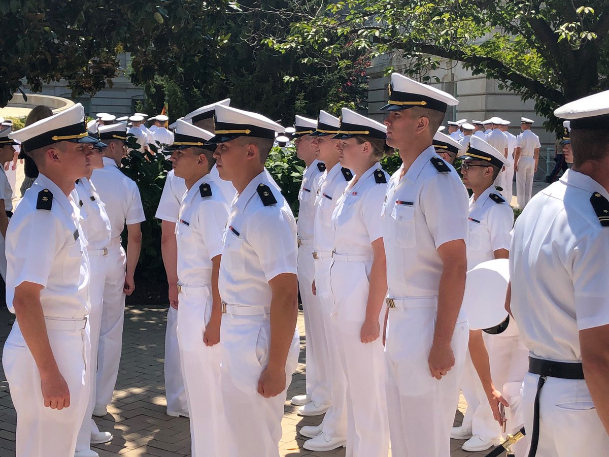 LNHSVolleyball1's tweet photo. We are so incredibly proud of our Alum Macy Winter for completing basic training and beginning her volleyball career at the US Naval Academy! Keep working hard Macy! ❤️ https://t.co/FoOh0YTLdW