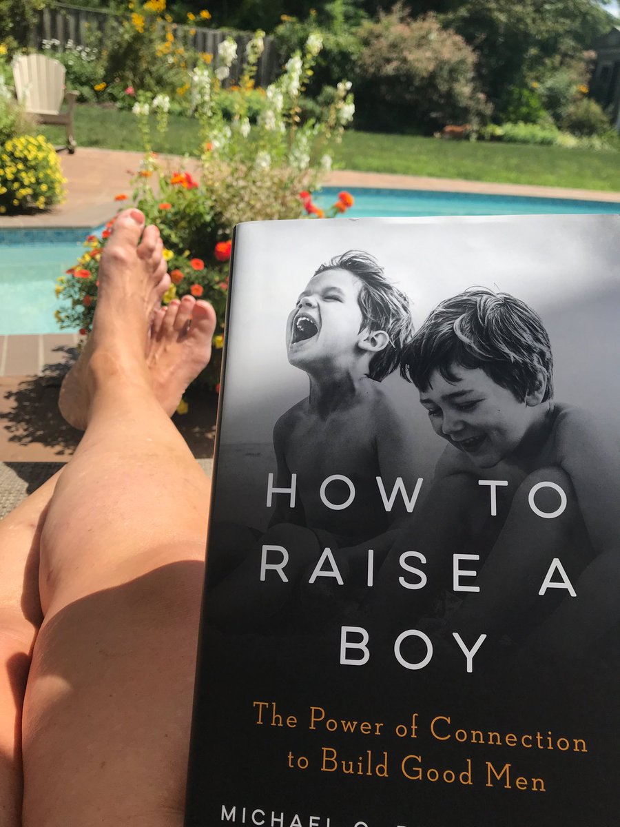 KaziSuzanne's tweet photo. A beautiful day for professional development by the pool . ⁦@PrincetonAcadSH⁩   #SummerReading https://t.co/gWRoPqwHRA