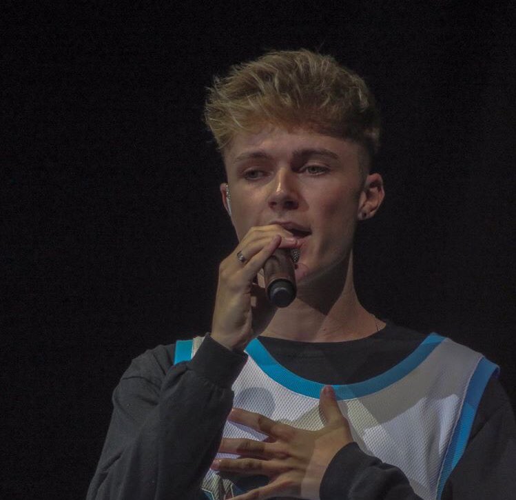 LifeOfJ3ssica's tweet photo. My #TeenChoice for #ChoiceBreakoutArtist is @HRVY https://t.co/B9tnDLN1KR