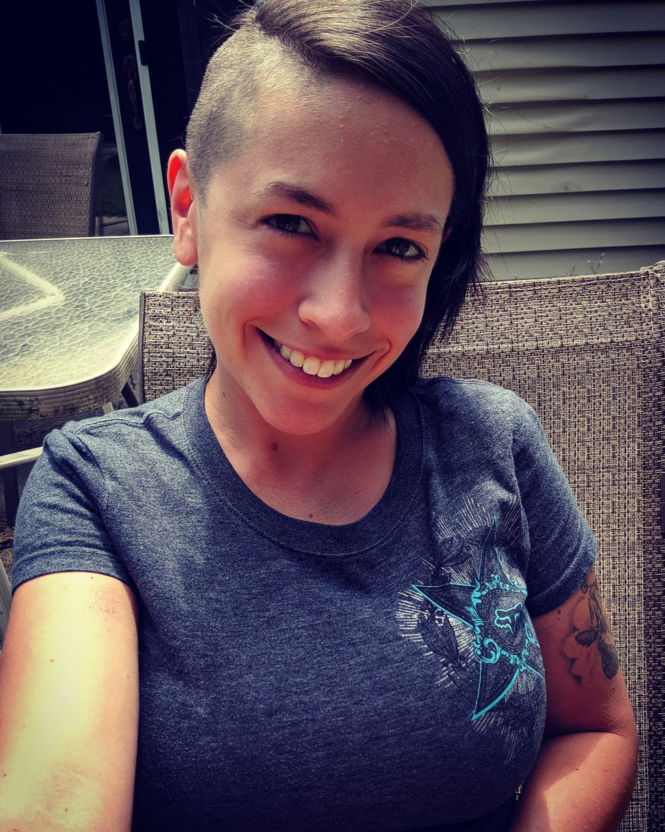MotoRuxin's tweet photo. T-shirt 116: Fresh cut, Fox shirt. (Let's see how long it takes me to go through every t-shirt I own, wearing a different one every day!) #selfie #twitchstreamer #tshirtobsession #tshirtcollection #tshirts #foxriders #foxridersco https://t.co/QLjm5m6j2P