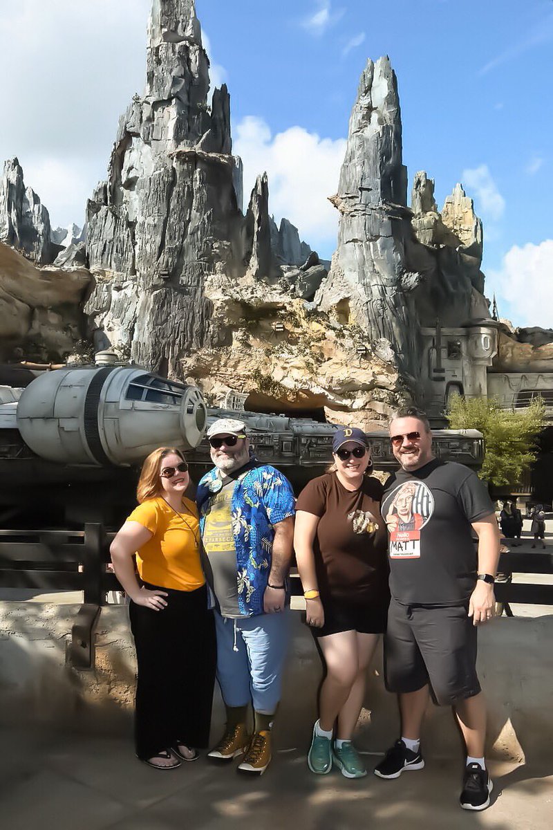 MsRhaine's tweet photo. Sneak peak at my awesome morning #starwars #galaxysedge #castexperience https://t.co/rVUCQTvWsz