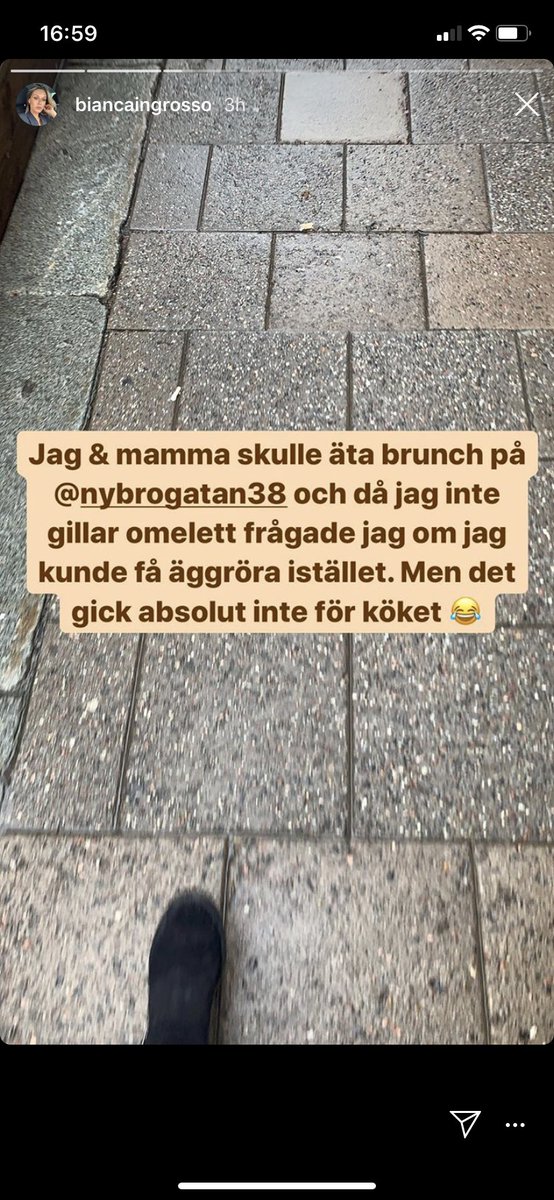 mohamedtouzari's tweet photo. Nu får det vara nog. Kan någon informera Ingrossen om att hon inte är hertiginnan av Svea rike? https://t.co/k6BY4w25am