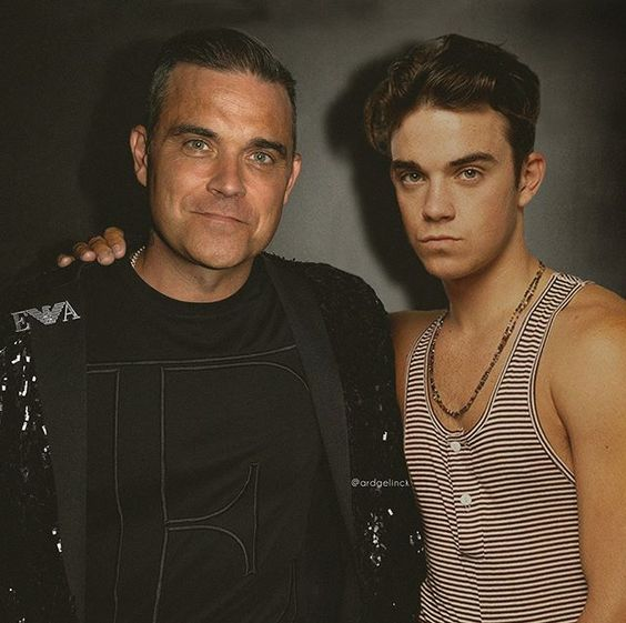 radiofanatica_'s tweet photo. Conecta https://t.co/fJPoAfgkag, que estamos con el #RobbieDay, hoy harémos un repaso por su ajetreada vida, contada por el mismo. Un valiente EN MAYÚSCULAS, no te lo pierdas.

We're ON with the #RobbieDay, we'll review his hard life, told by himself. A BRAVE MAN, don't miss it https://t.co/eRP0a5fafD