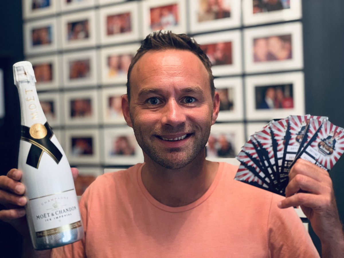 Ik leg de champagne alvast koud, want hij mag bijna open! DE LAATSTE 9 TICKETS! Gaat het vanavond al gebeuren???
bit.ly/2wlw8op
#EIC19 #tickets #2NOV19 #trots