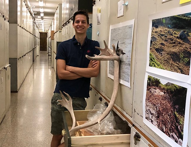 DickinsonCol's tweet photo. Calvin Bader '20 works with hundreds of artifacts a day as a research assistant/intern at the @NMNH: https://t.co/uIfjRY4ikX. #DsonIntern https://t.co/mpej1OqmkX