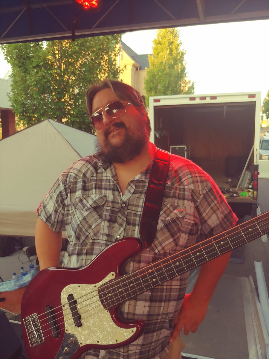 Jackdaws7's tweet photo. We had a damn good time at The Little Chicago Downtown Festival!
#cacaw #jd7 #jackdaws7 #countrymusic #realcountrymusic #ameripolitan #ameripolitanmusic #outlawcountry #classiccountry #honkytonk #appalachain #littlechicago https://t.co/WLfyM33vMQ