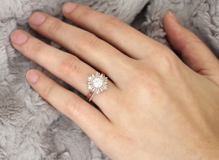 ashlynjeffries's tweet photo. My dream engagement ring would look like this. 

It reminds me of a monstrance and what a beautiful image to bring into a marriage. https://t.co/C8BL69YQD2
