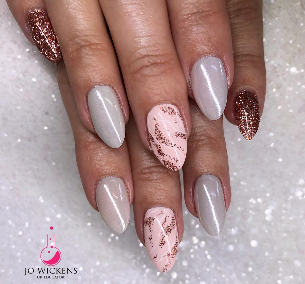 JojoWickens's tweet photo. ππ THUNDERSTRUCK ππ
From the BRAND NEW Autumn collection from LE, COSY UP TO FALL π§‘π§‘ AVAILABLE NOW IN THE UK FROM @servethepro π€© @lightelegancehq
@scratchmagazine @pro_beauty01 #lightelegance #cosyuptofall #servethepro #showscratch #nails #scratchstars19 #autumnnails https://t.co/4cDub8f5ly