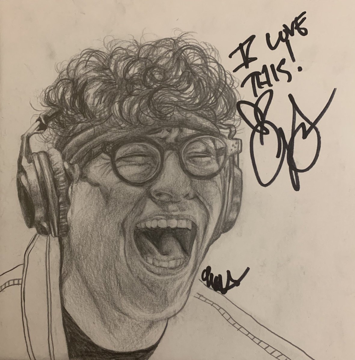 b45opa's tweet photo. BeMoreChill helped my teen be the person they were truly meant to be. A special thanks to George who took a selfie with my phone &amp; signed their art. Amazing! Enjoy every minute tonight - we can’t wait to hear what’s next for everyone. @georgesalazar @BeMoreChill #SmartphoneHour https://t.co/SdvniJh76H